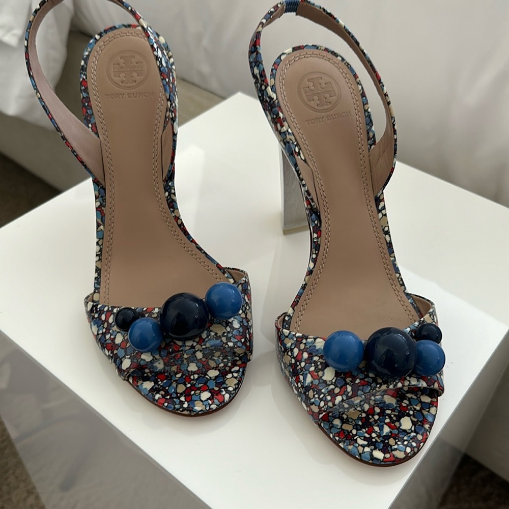 Beautiful Tory Burch sling back heels!